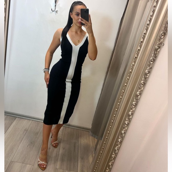 Black and white contrast knit v neck sleeveless midi dress with vented slit - Picture 8 of 11